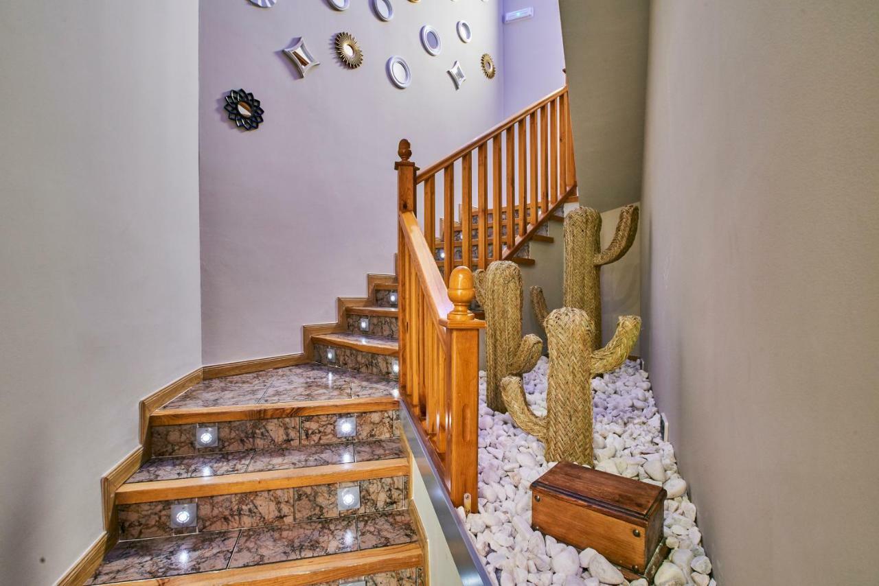 Sotopalacio HSR Madrona Luaran gambar